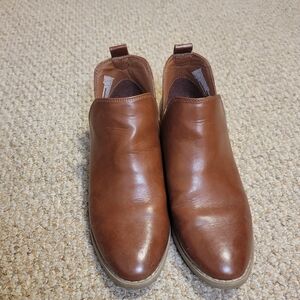 Universal Thread Women's Tan Slip-On Loafers Size 6